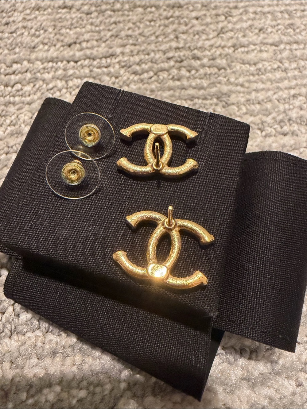 Chanel CC Stud Earrings in Gold - Picture 6 of 7